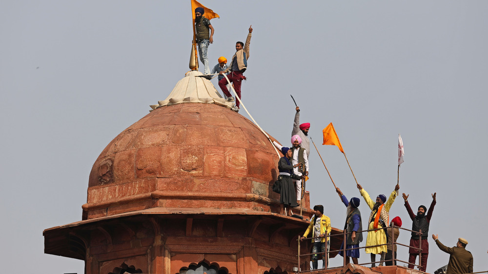 Farmers take over Red Fort in India