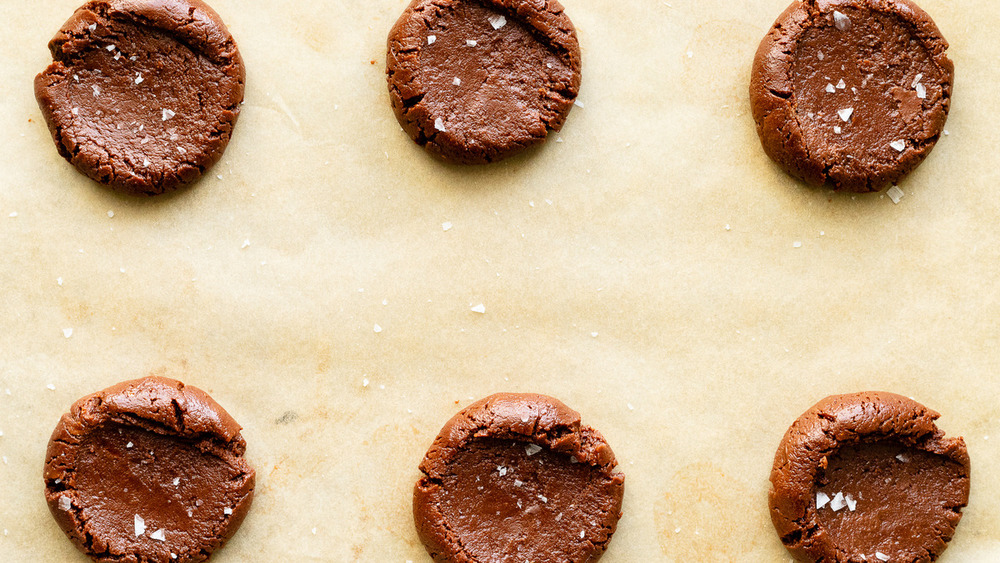 3-ingredient Nutella cookies with salt topping