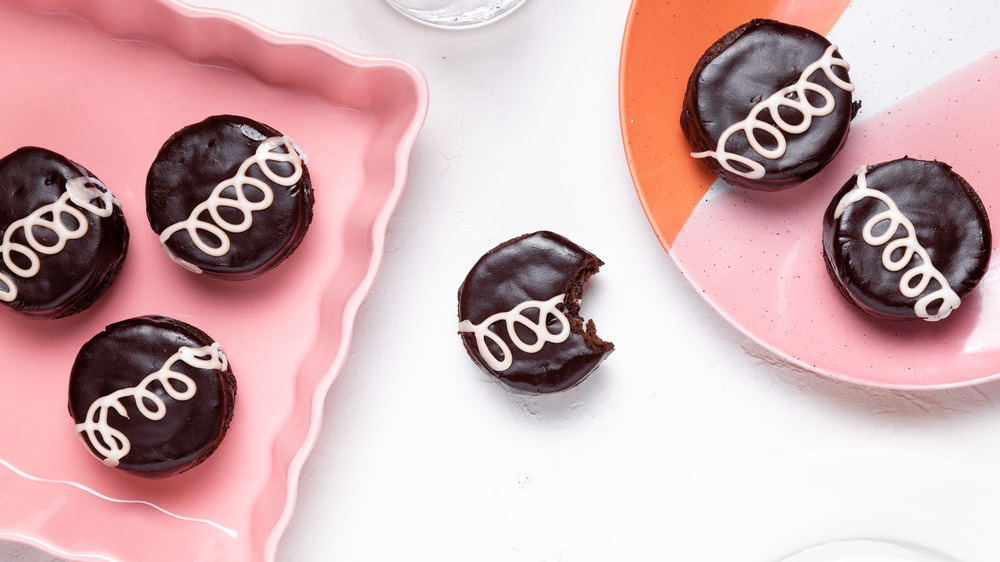 Hostess cupcakes on pink plates