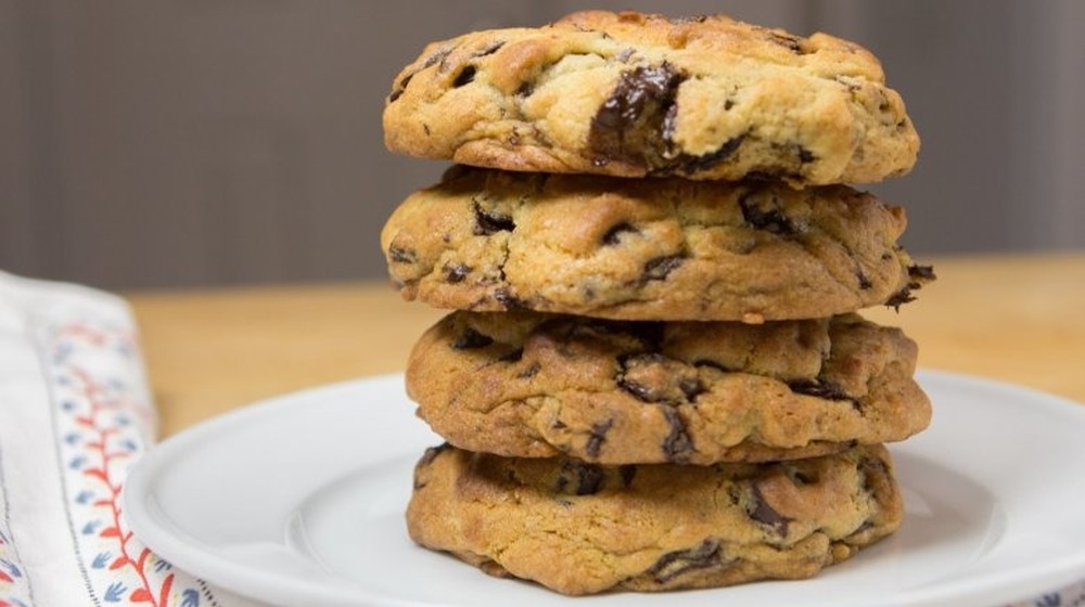 stack chocolate chip cookies