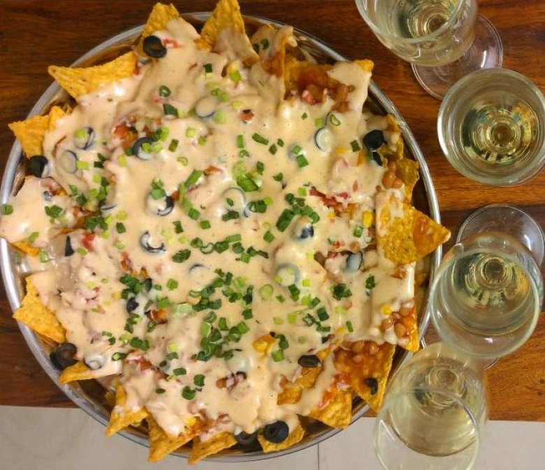 Cheesy nachos