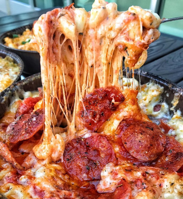 Pizza mac and cheese