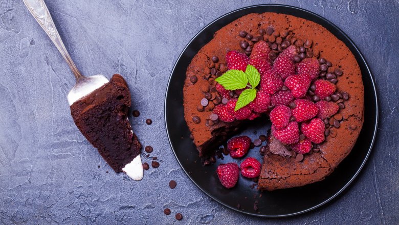 Flourless chocolate cake with glaze