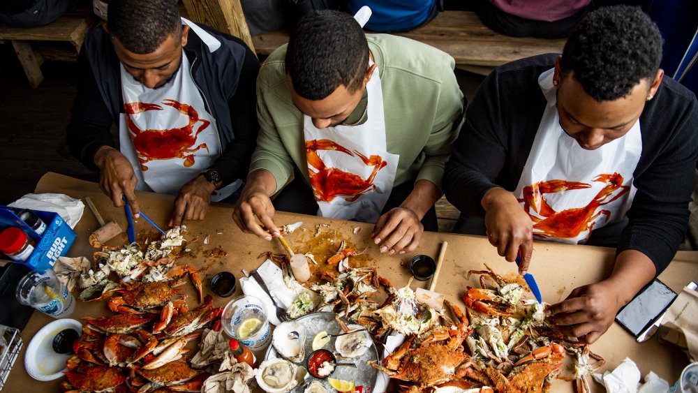 men eating crabs