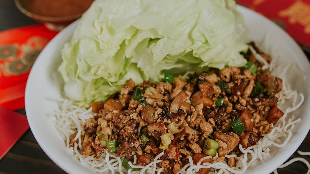 P.F. Chang's chicken lettuce wrap at a chain restaurant