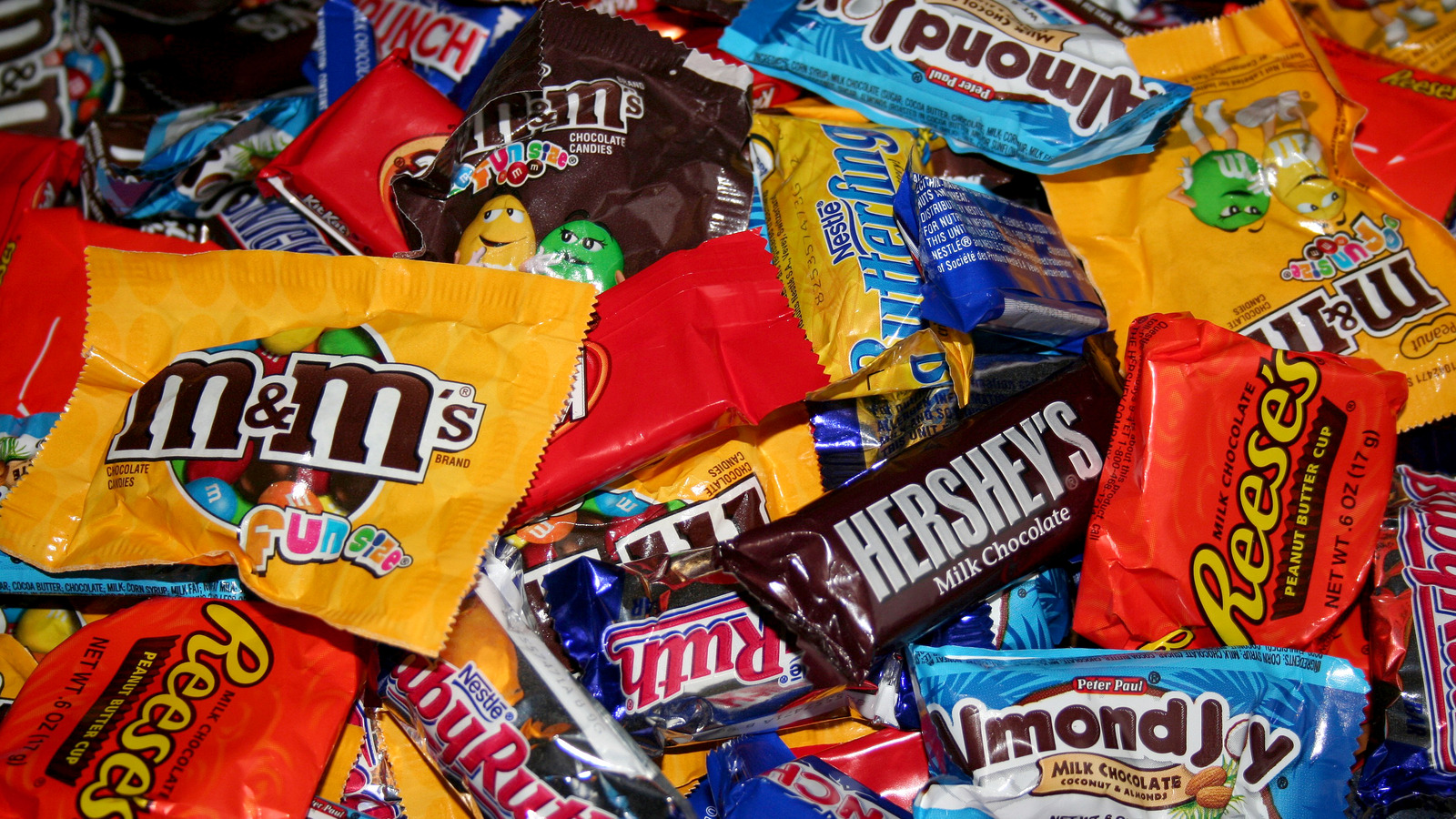 These Two States' Favorite Halloween Candy Is Different From The Rest