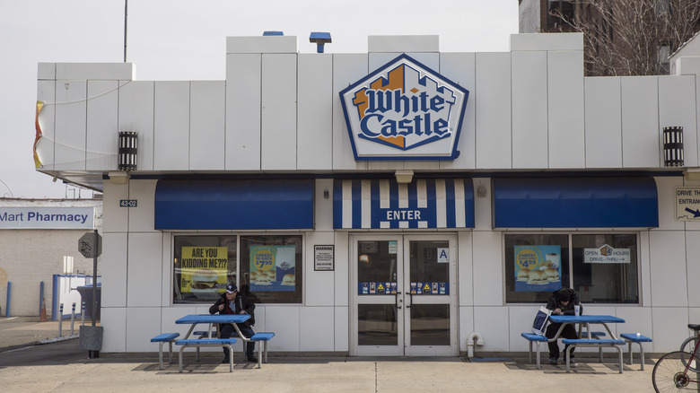 A White Castle restaurant exterior