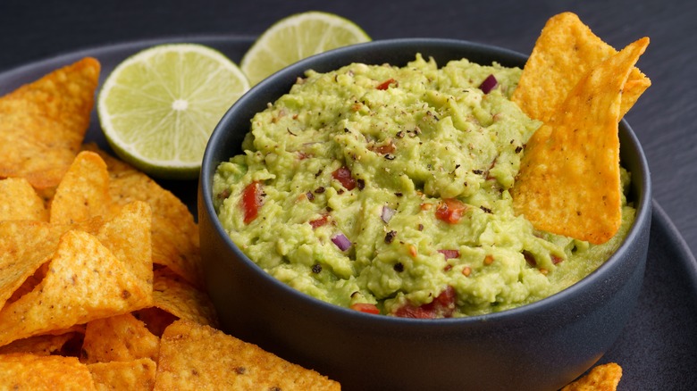 A plate of chips and guac