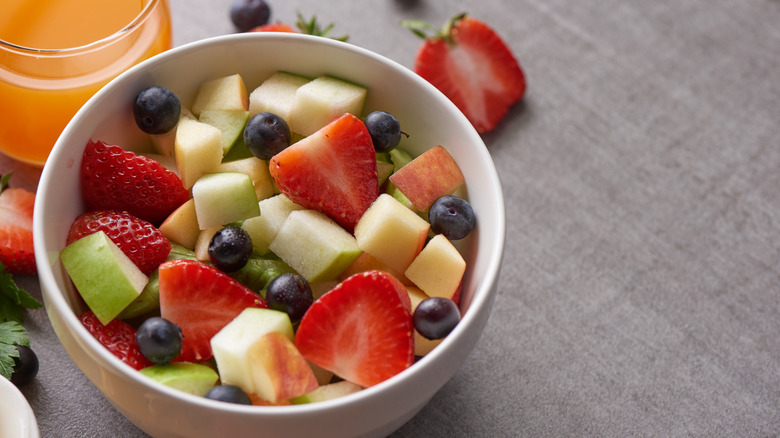 A bowl of fresh fruit