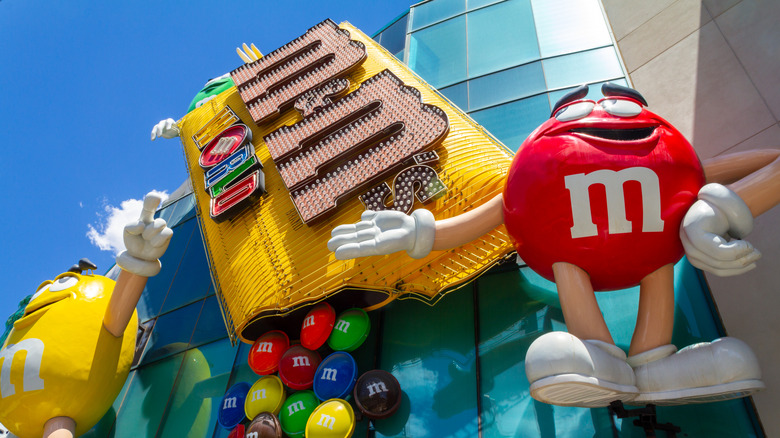 m&ms world sign