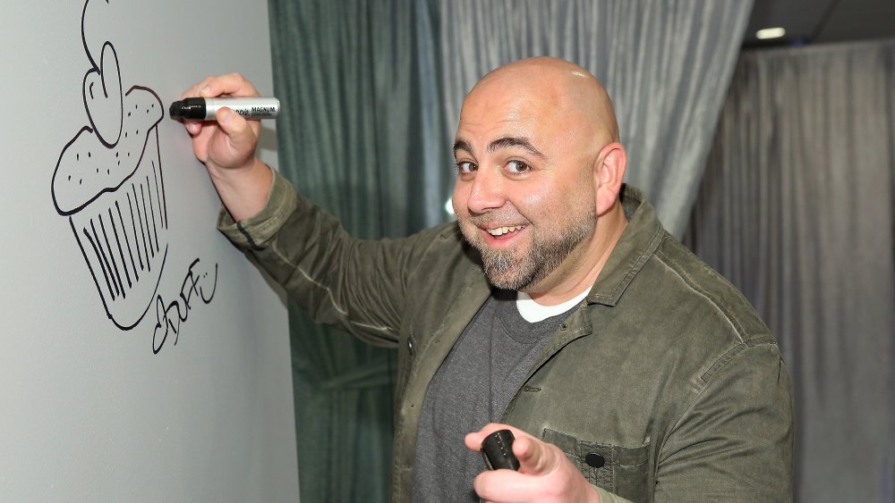 Duff Goldman drawing a cupcake