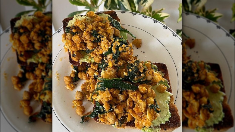 smashed chickpeas on toast