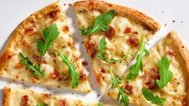 white pizza arugula