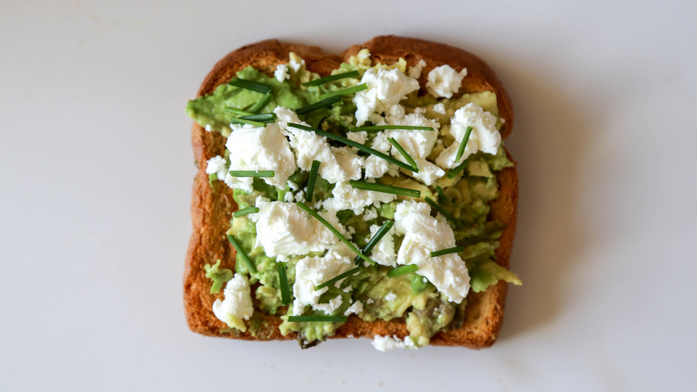 avocado toast recipe with toppings