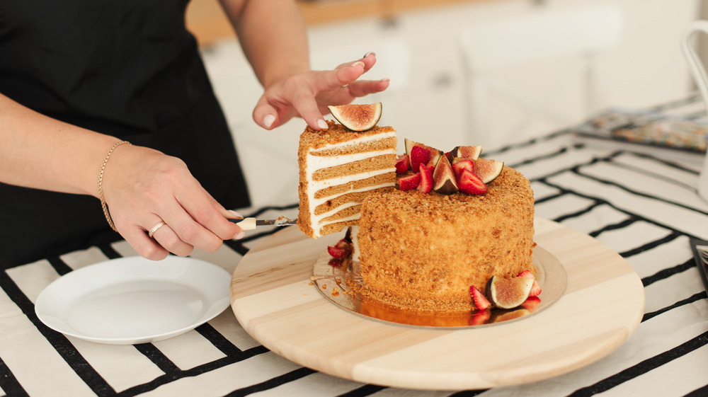 Cutting cake