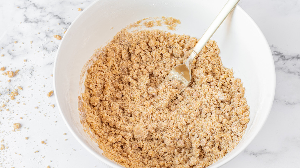 making streusel for coffee cake recipe