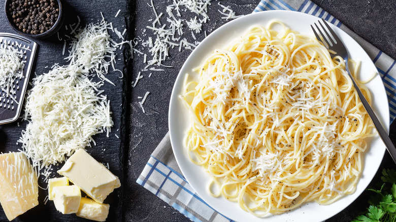 Plate and ingredients for cacio e pepe