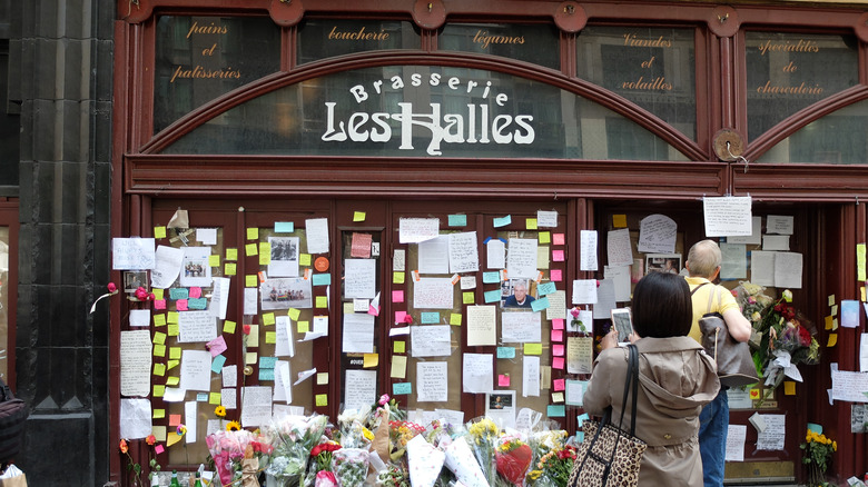 Brasserie Les Halles with tributes to Anthony Bourdain