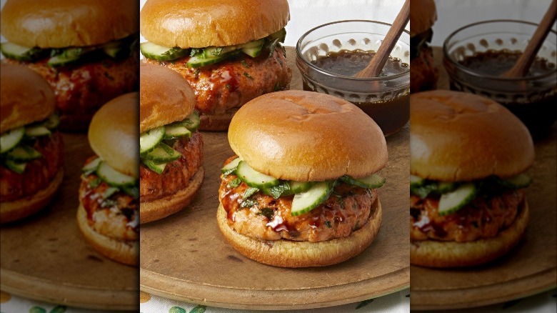 The Pioneer Woman's salmon burgers 