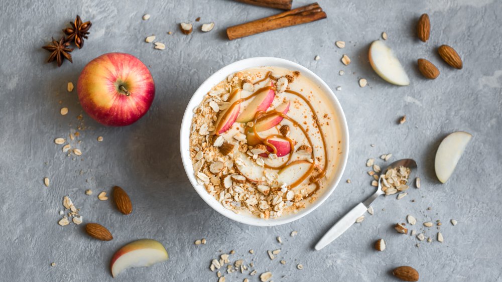 Apple cinnamon oatmeal