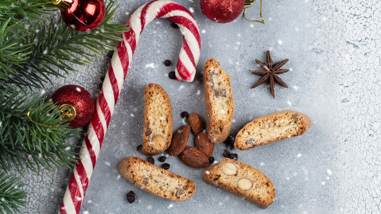 Biscotti with Christmas decorations