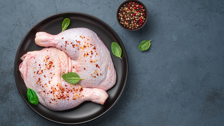 https://www.mashed.com/img/gallery/this-is-exactly-why-your-chicken-is-so-watery/your-pan-is-probably-too-small-1672688811.jpg