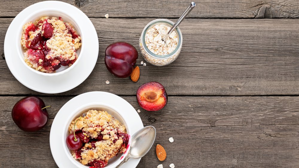 Berry crumble stone fruit