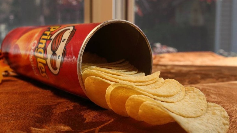 pringles chips out of can