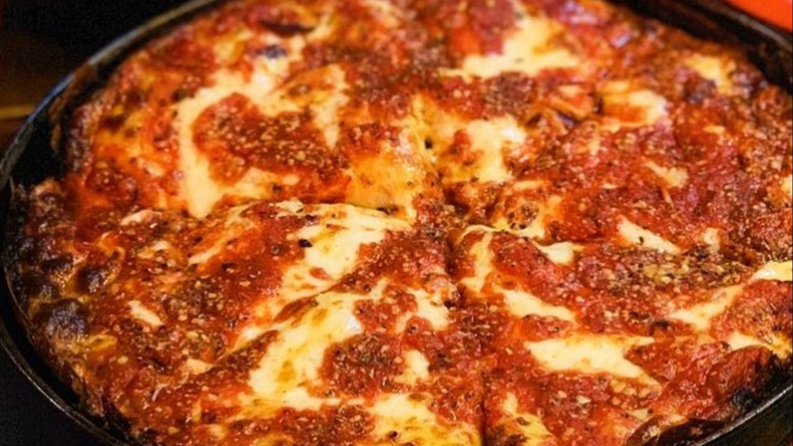 best-pizza-place-in-chicago-s-central-loop-giordano-s