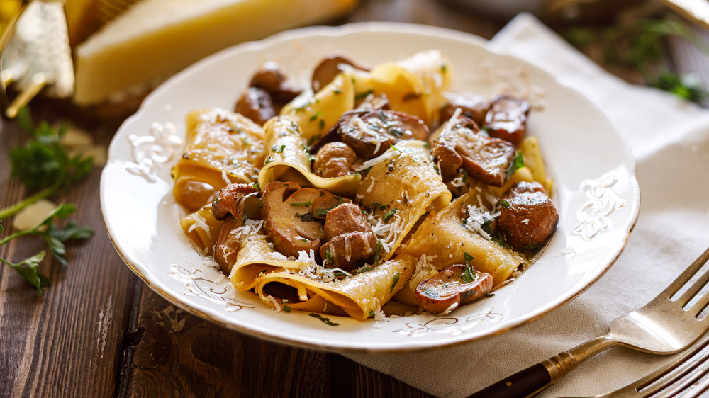 Pasta dish with mushrooms