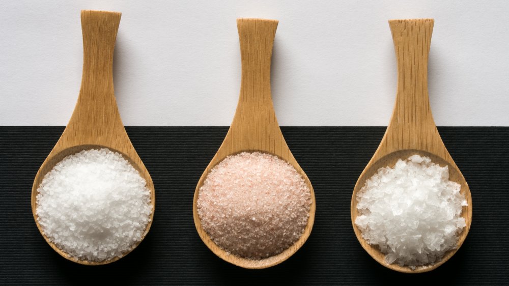 kosher salt, Himalayan pink salt, sea salt in spoons