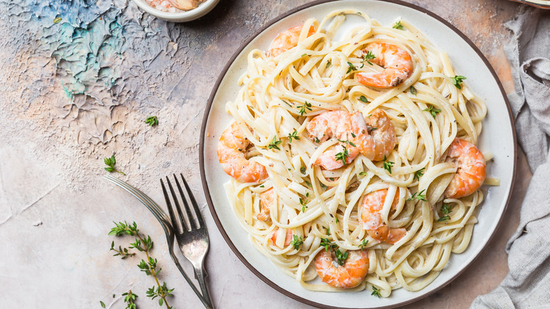 Fettuccine alfredo with shrimp