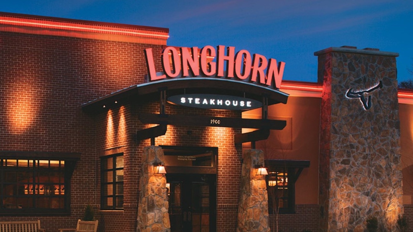 this-is-the-biggest-steak-at-longhorn-steakhouse