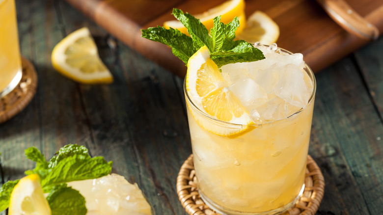 Whiskey smash with lemon