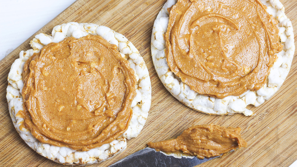 Rice cake with peanut butter