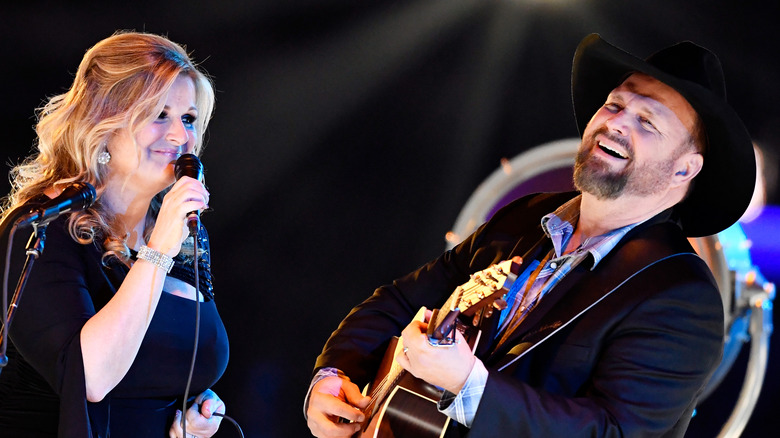 Trisha Yearwood and Garth Brooks perfomring