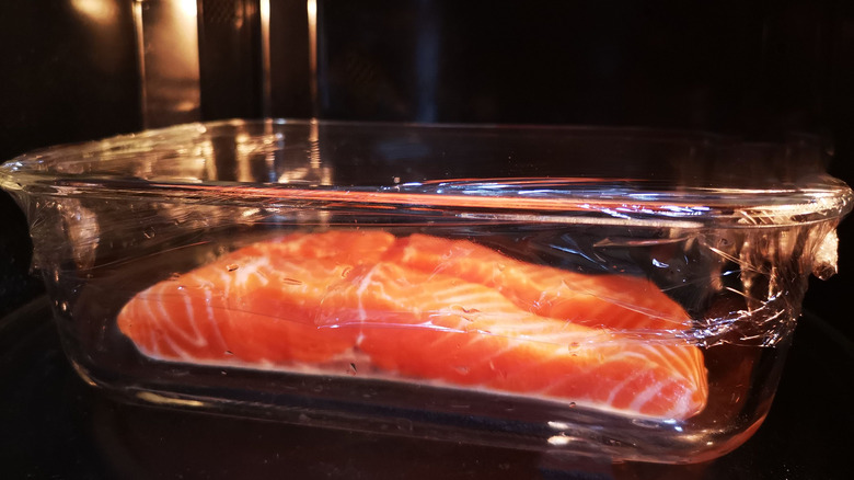 Salmon in a glass baking dish in the microwave