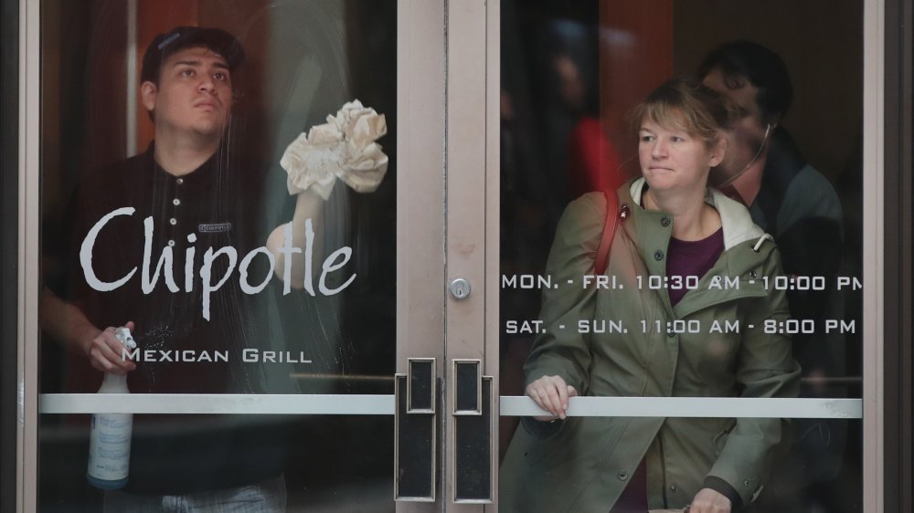 how long chipotle workers spend working