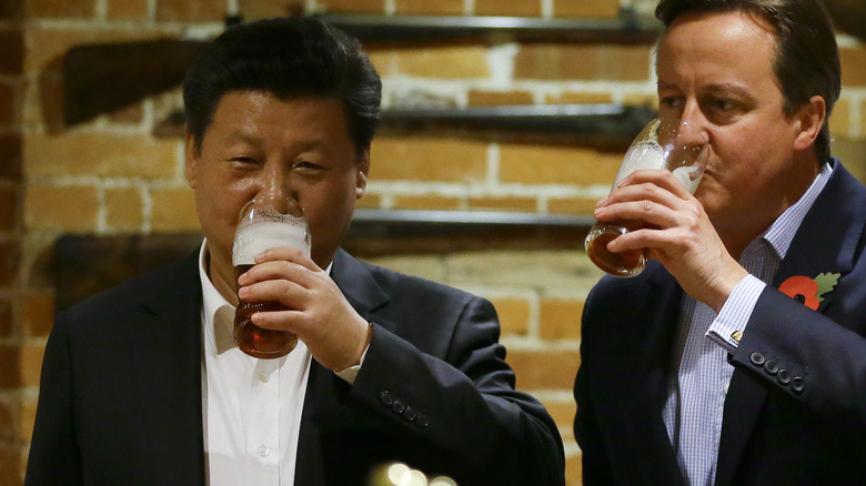 Xi Jinping David Cameron pub beer