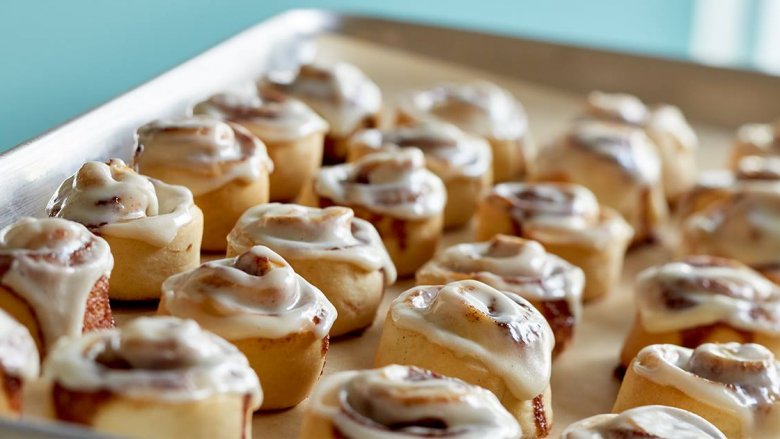 cinnabon cinnamon rolls