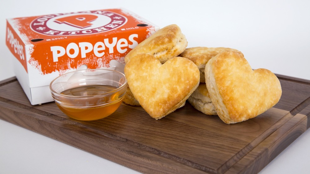 popeyes biscuit carbs