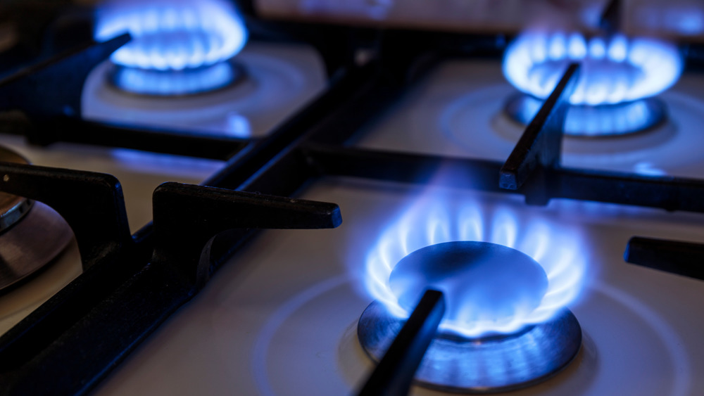 Gas range with blue flames