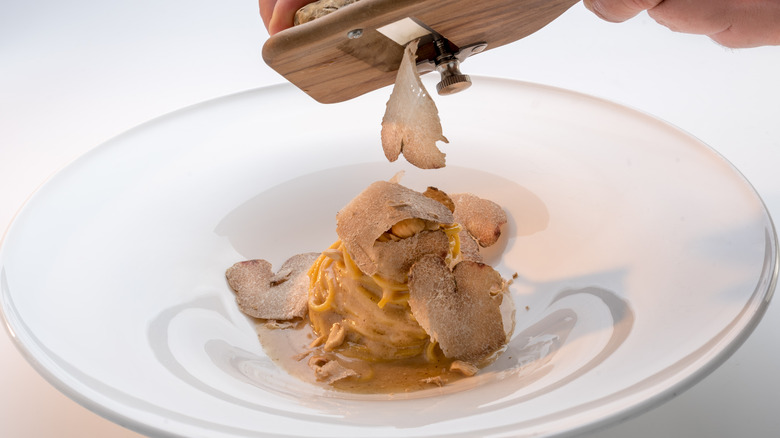 Grated white truffle on pasta