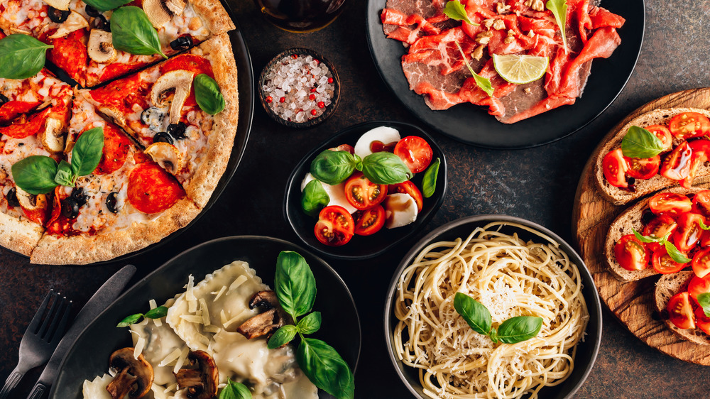 Italian-style pizza, pasta, salads, and bruschetta