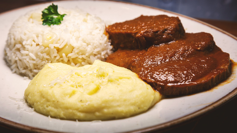 roast beef and mashed potatoes