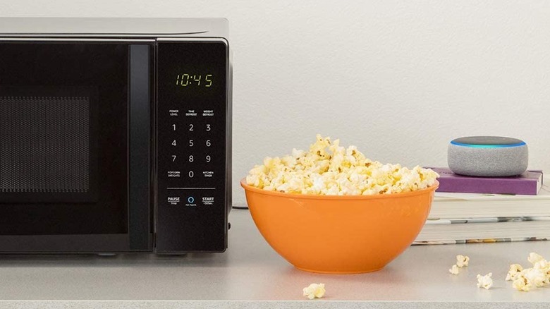 The Amazon Basics Microwave