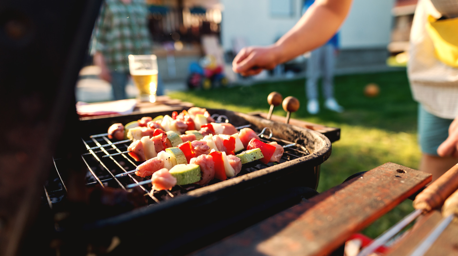 how to cook a burger on charcoal grill