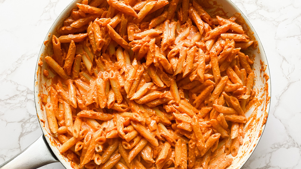 penne alla vodka in pan