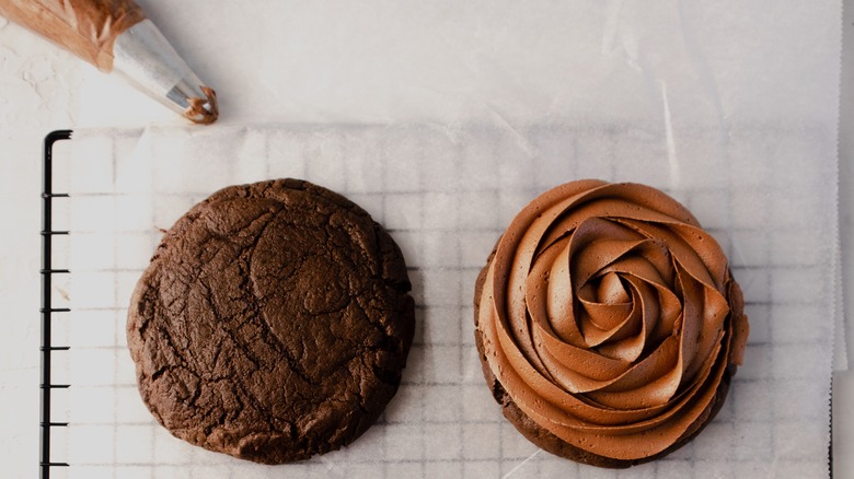 chocolate buttercream rose