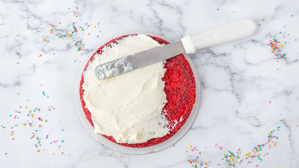 assembling a rainbow cake